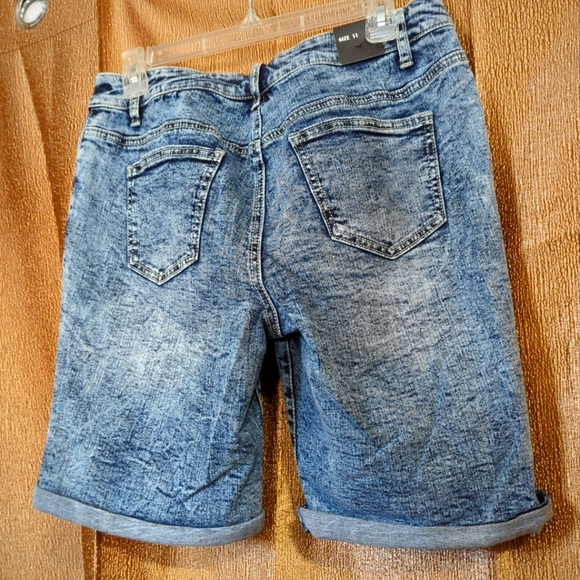 Shorts Distressed Denim W/Rhinestones Women's size 11 Blue Low Rise NWT - Picture 4 of 16